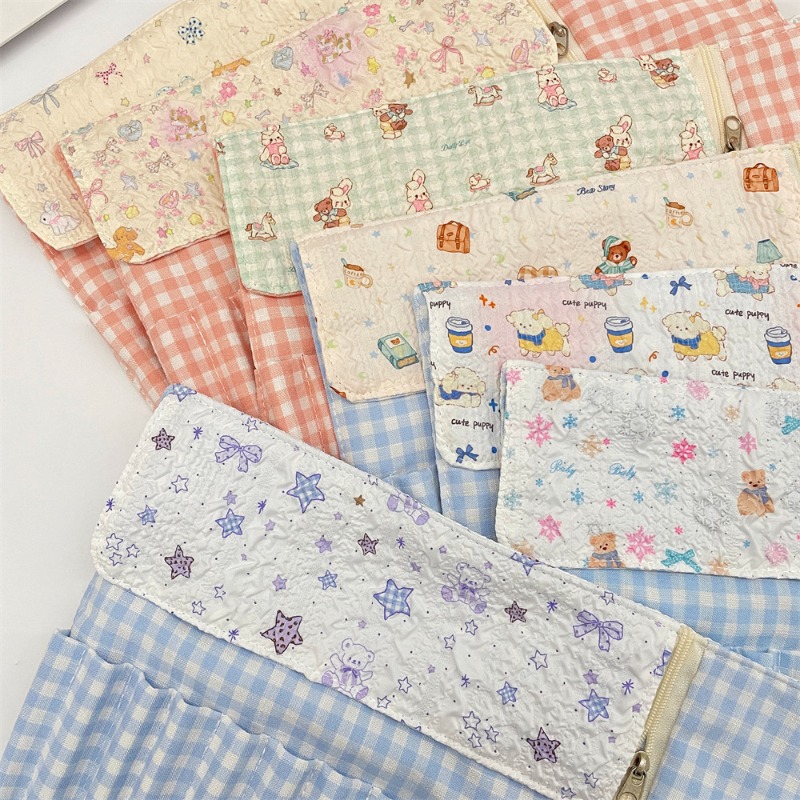 Pen Pouch Roll - กระเป๋าใส่ดินสอแบบม้วนลายน่ารัก พกพาสะดวก ใช้จัดเก็บอุปกรณ์แต่งหน้า เช่น แปรงเบลนด์อายแชโดว์ และใส่ปากกาเจลแบบม้วนได้